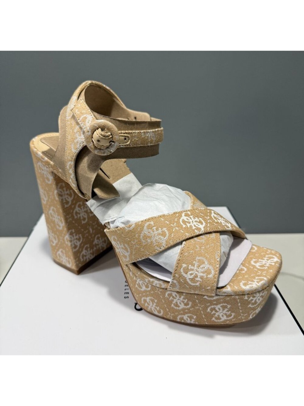 GUESS Women's Vallenn Platform Block Heel Sandals Size 9 NEW